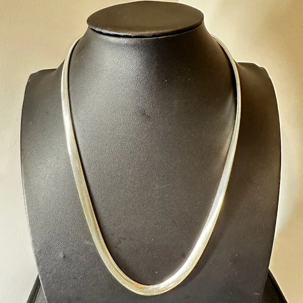 NWOT Silver‎ plated, 19” snake bone chain, 7mm thick